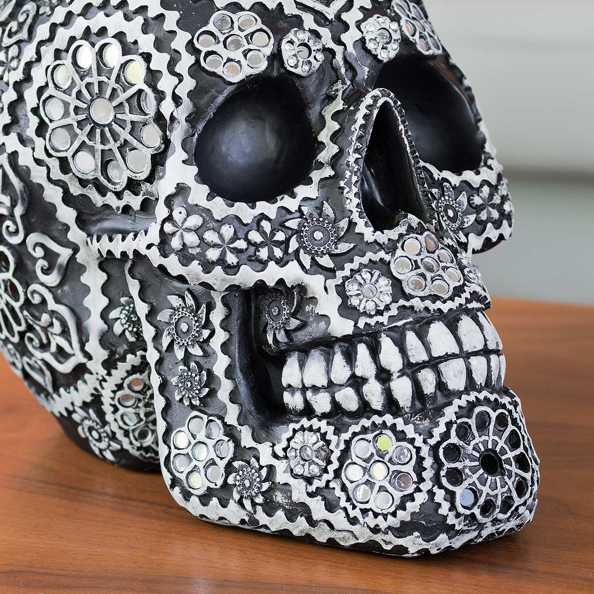 Calavera Black Sugar Skull Sculpture – Mirrored Resin Ornament 20cm