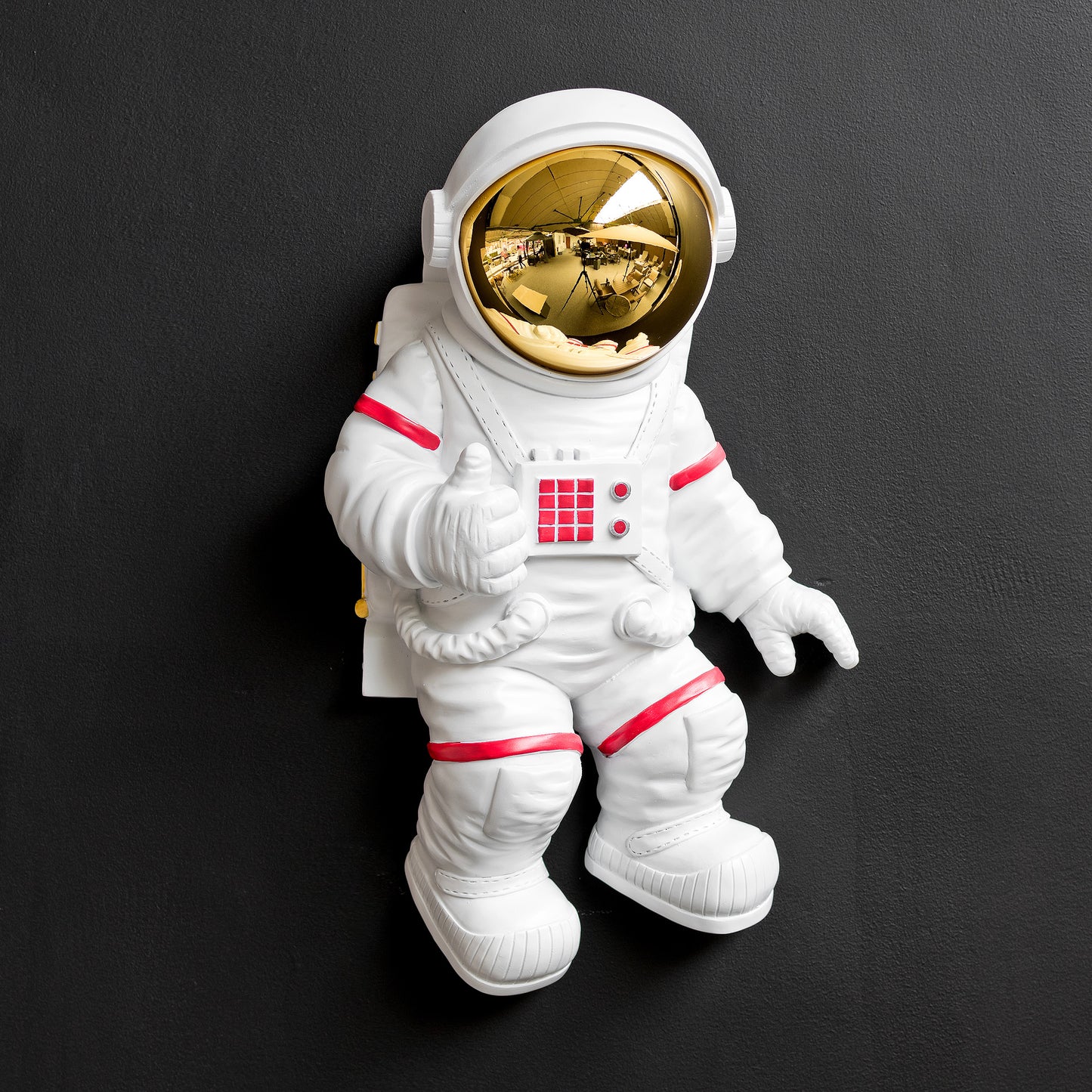 Astronaut Thumbs Up (Wall Mounted)
