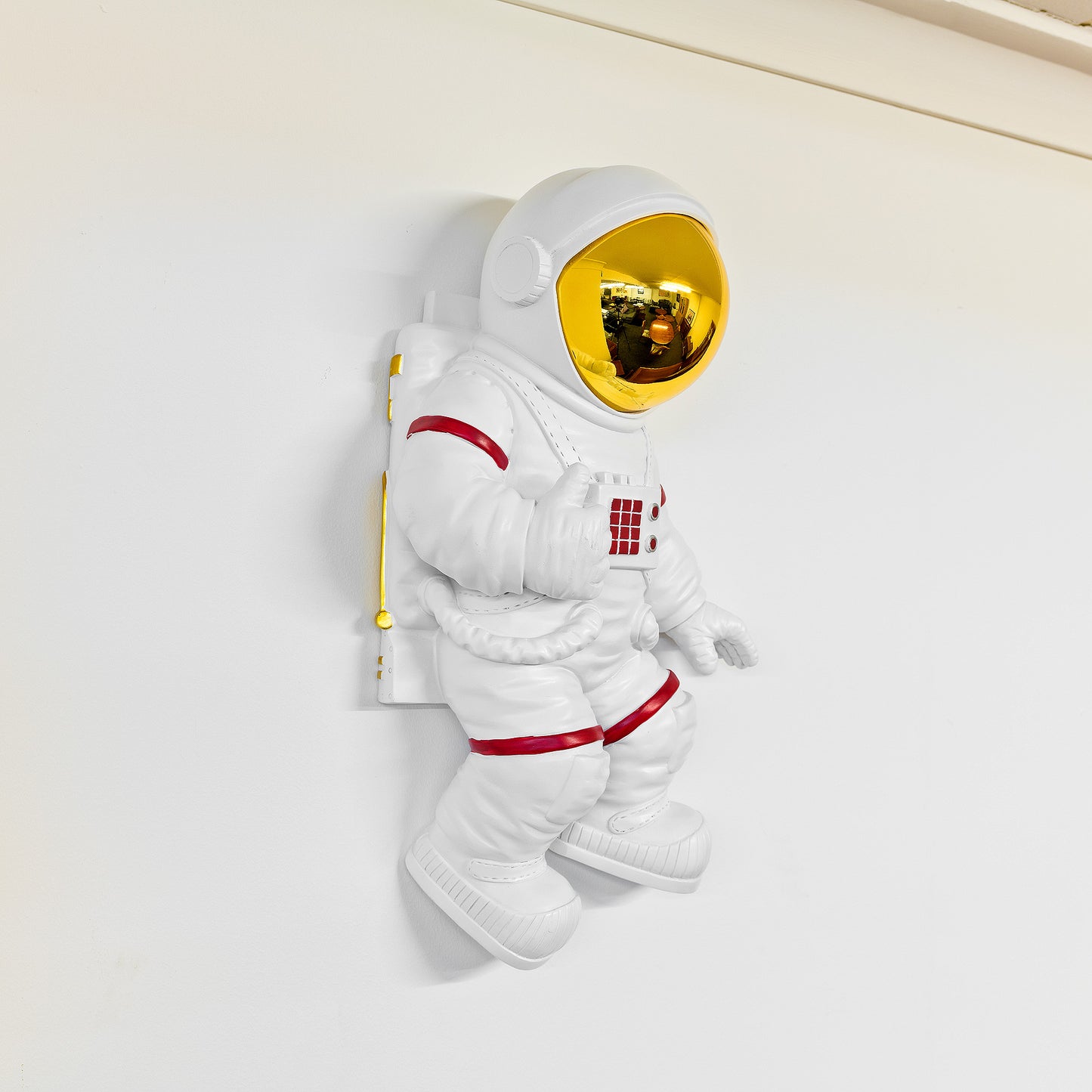 Astronaut Thumbs Up (Wall Mounted)